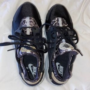 🖤 2016 NIKE WMNS AIR HUARACHE RUN PRINT 'BLACK PURE PLATINUM' Size 7.5 🖤